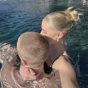 国产成AV人片在线观看天堂无码
